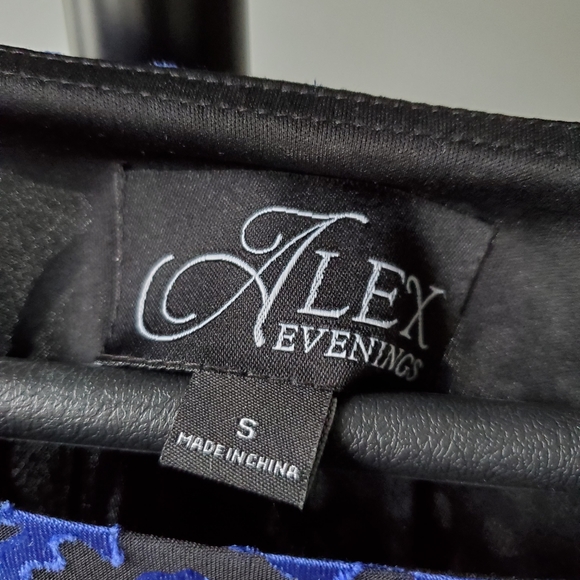 Stunning black/blue top - Picture 2 of 3